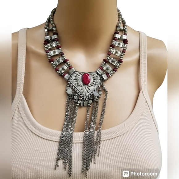 VINTAGE SILVERTONE & RED TRIBAL STYLE STATEMENT NECKLACE - Picture 1 of 11